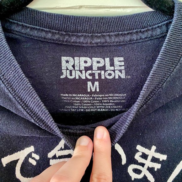 URBAN OUTFITTERS || THUMBS UP SKULL TEE - Picture 3 of 4